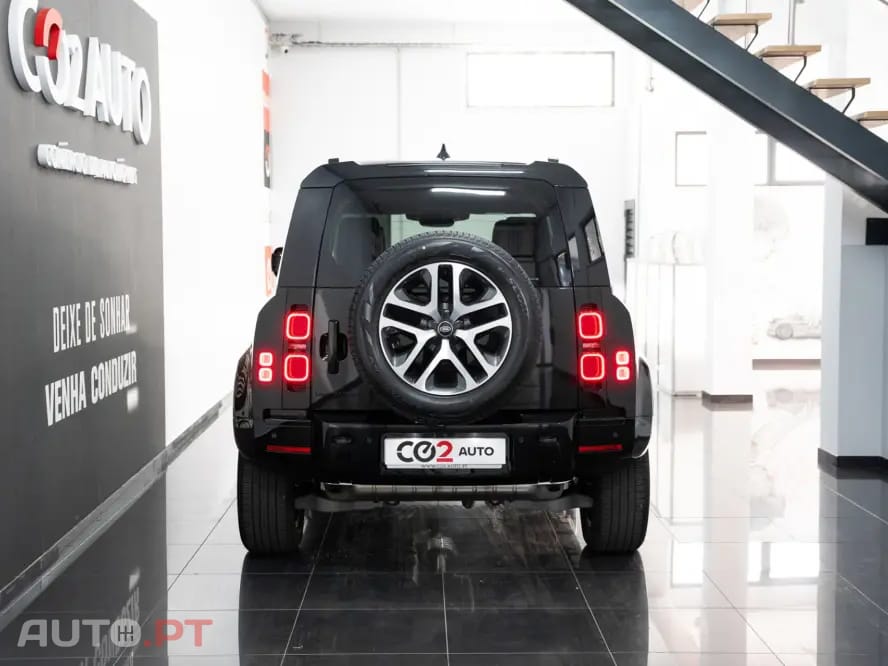 Land Rover Defender 2.0 P300e 110 AWD X-Dynamic HSE