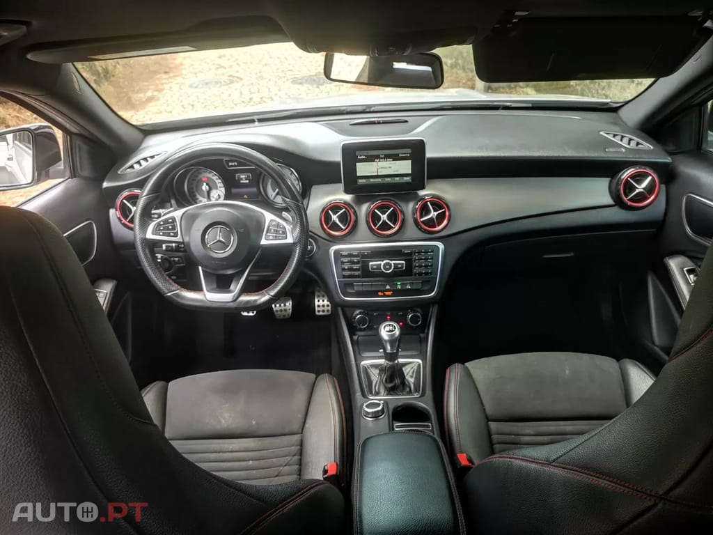 Mercedes-Benz GLA 180 CDI AMG Line — fotografia 12