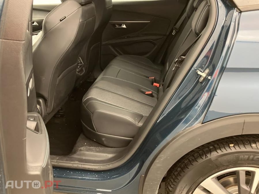 Peugeot 3008 1.6 Hybrid Allure e-EAT8