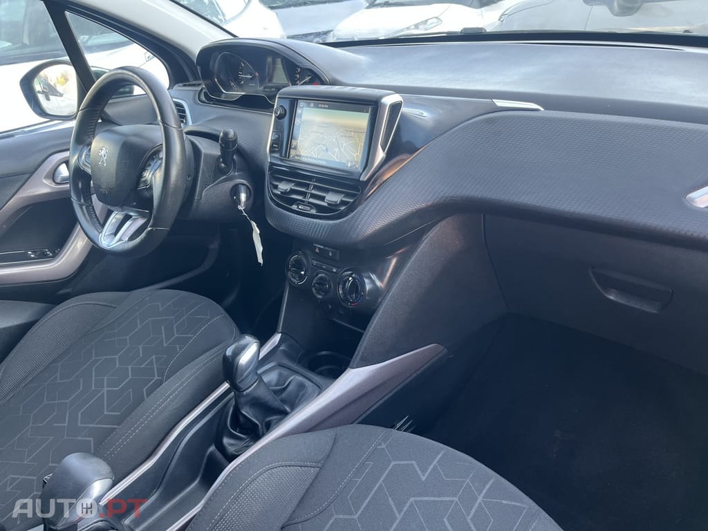 Peugeot 2008 1.2 VTi Allure