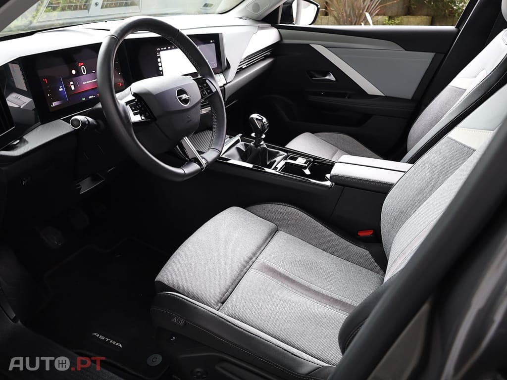 Opel Astra 1.2 T Elegance