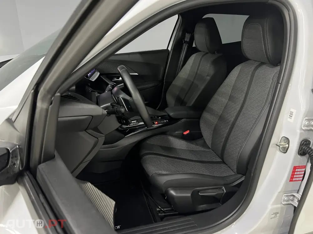 Peugeot 2008 1.2 Hybrid Allure e-DCS6