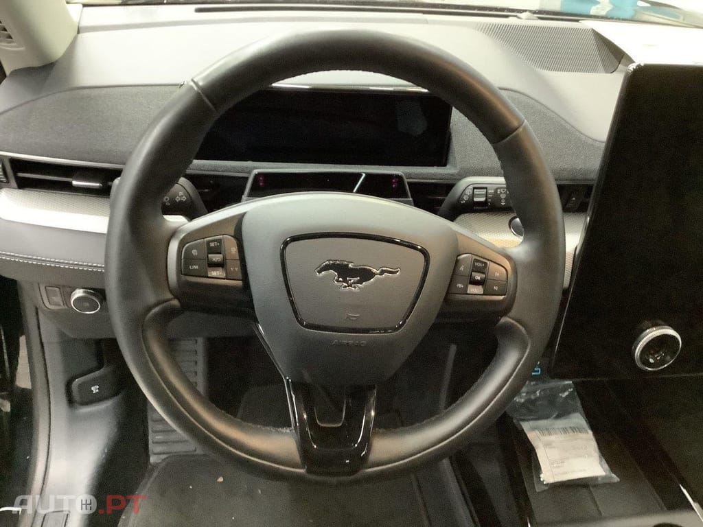 Ford Mustang Mach-E 75.7 kWh Base