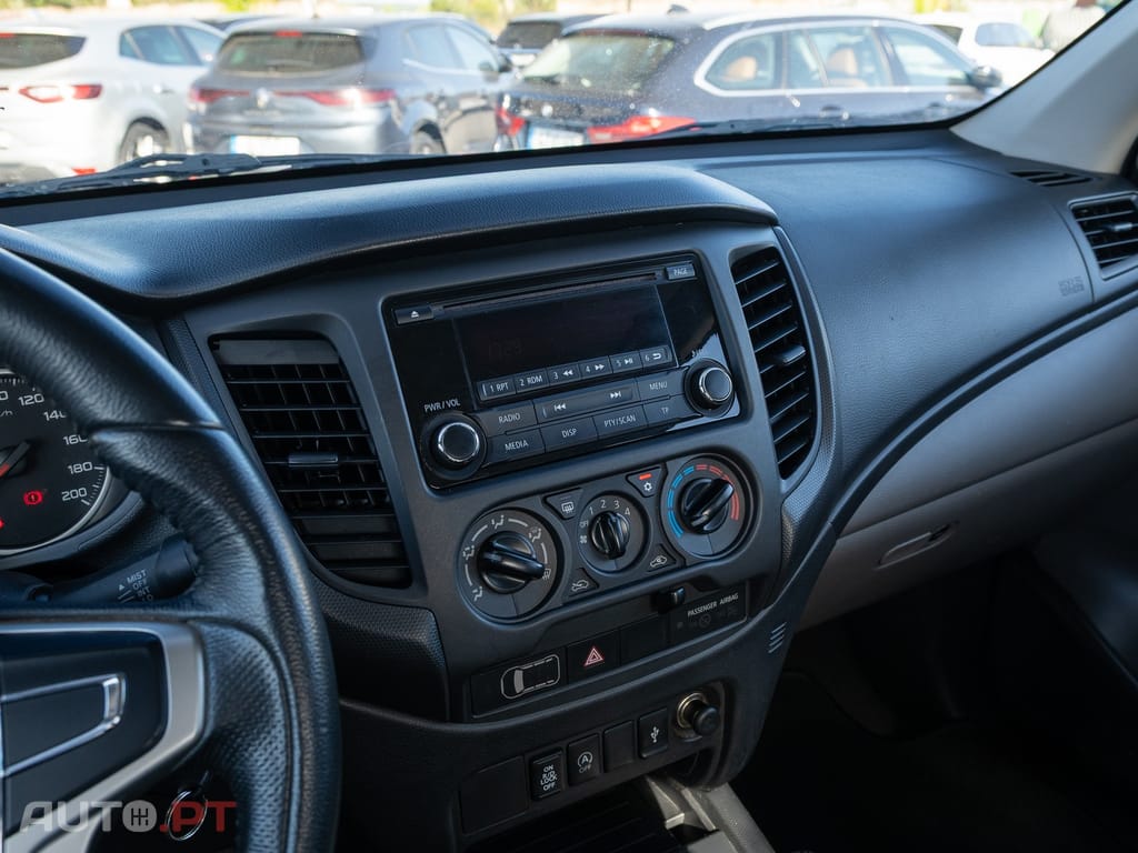 Mitsubishi L200 2.4 DI-D CD Invite 4WD