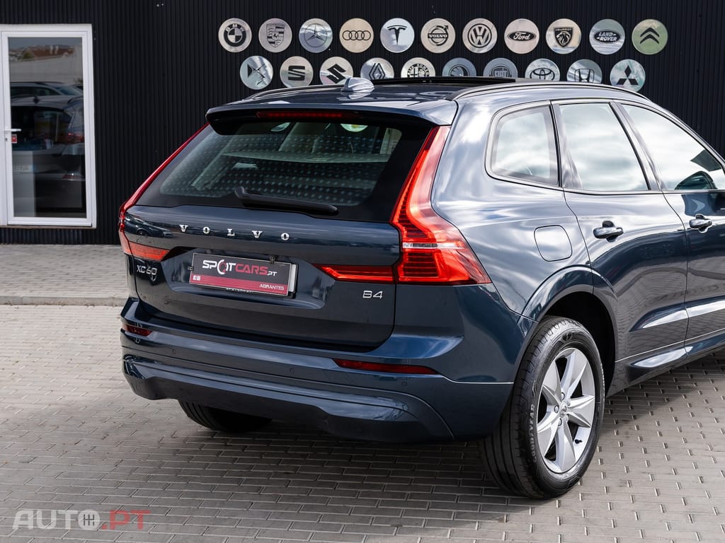Volvo XC 60 2.0 B4 Momentum — fotografia 8