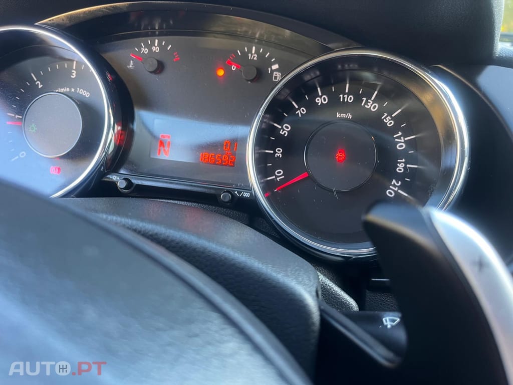 Peugeot E-3008 1.6HDI