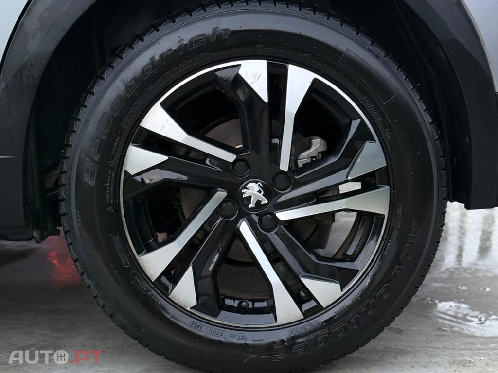 Peugeot E-2008 50 kWh Style