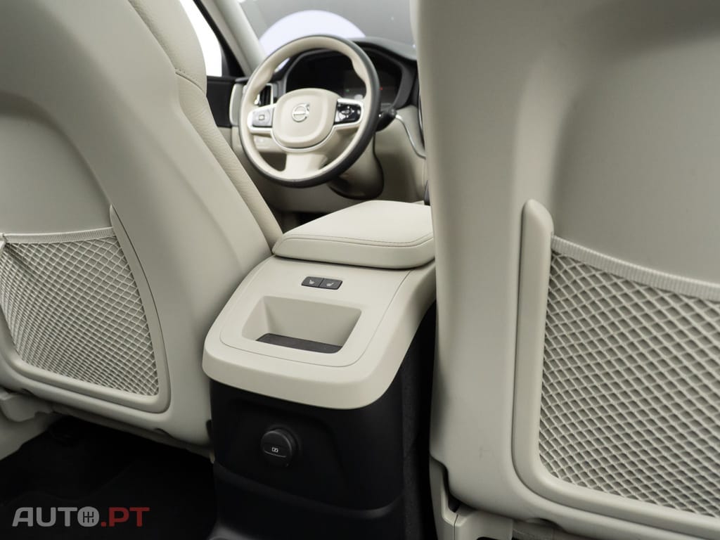 Volvo XC60 2.0 T6 PHEV Plus Bright AWD