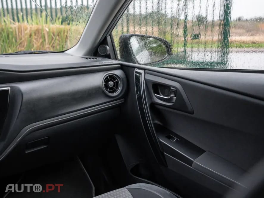 Toyota Auris 1.8 HSD Active