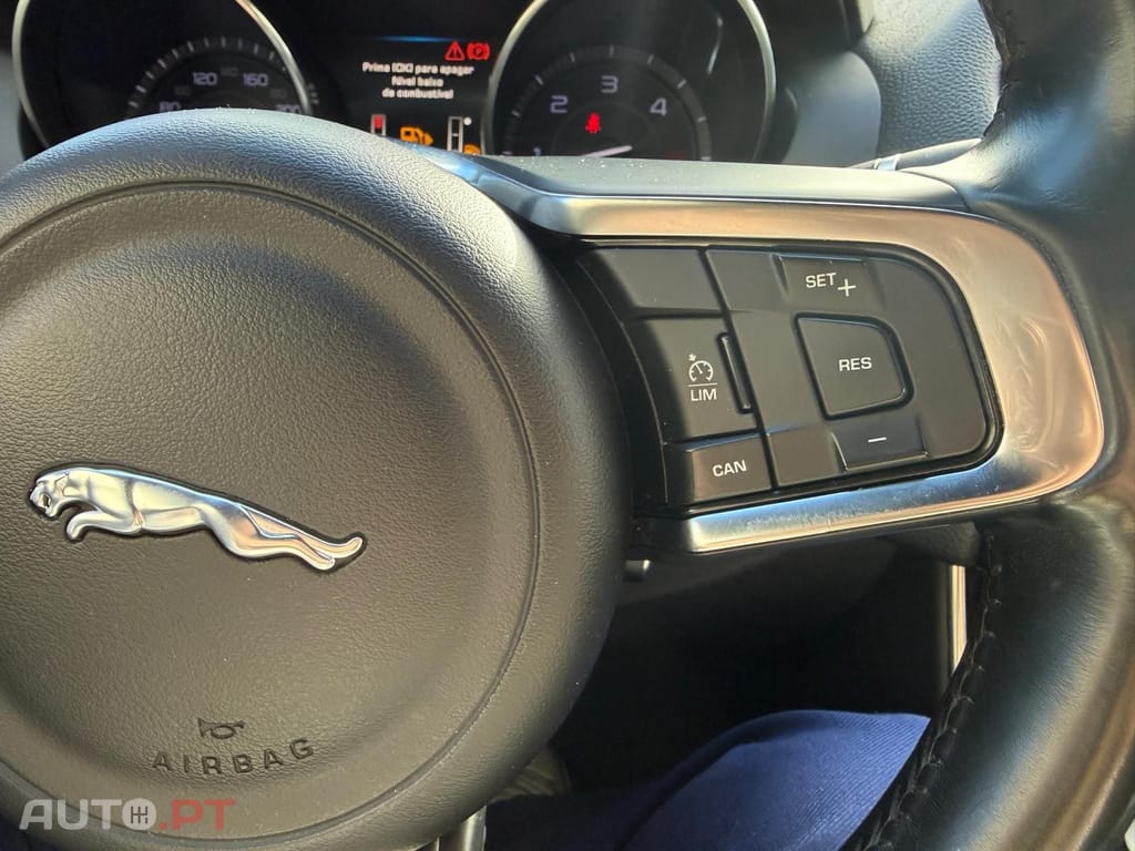 Jaguar XE 2.0 D Prestige