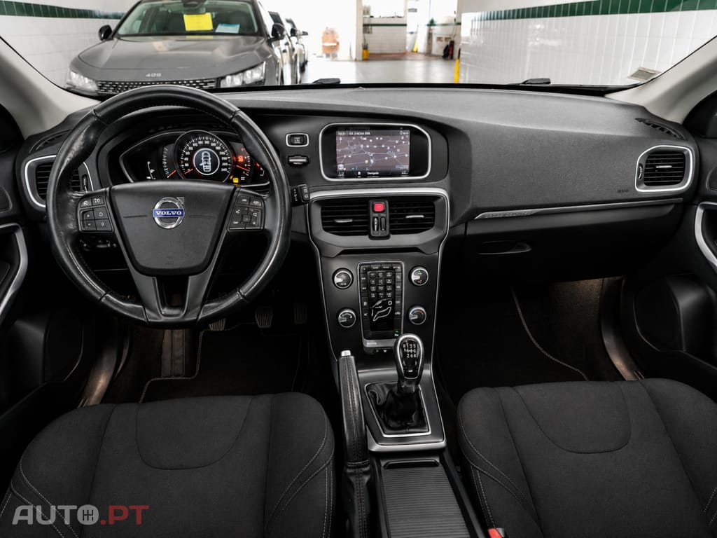 Volvo V40 Cross Country 1.6 D2 Momentum