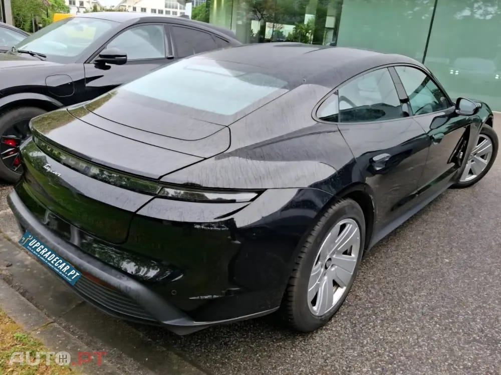 Porsche Taycan 4