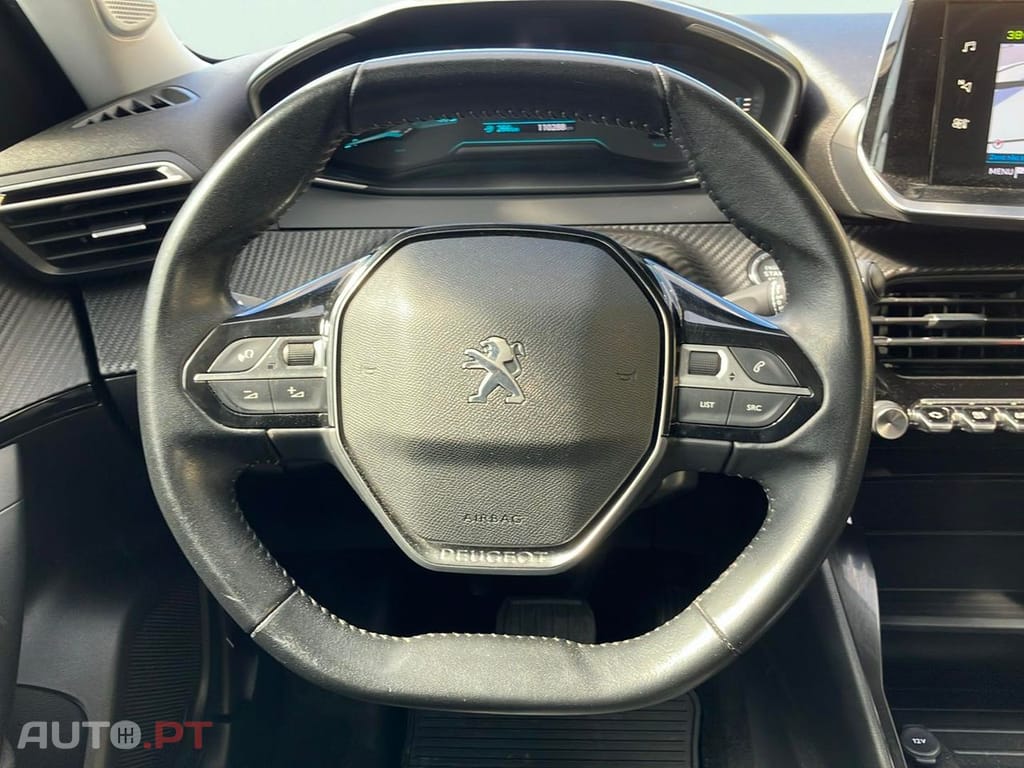 Peugeot E-2008 50 kWh Active Pack