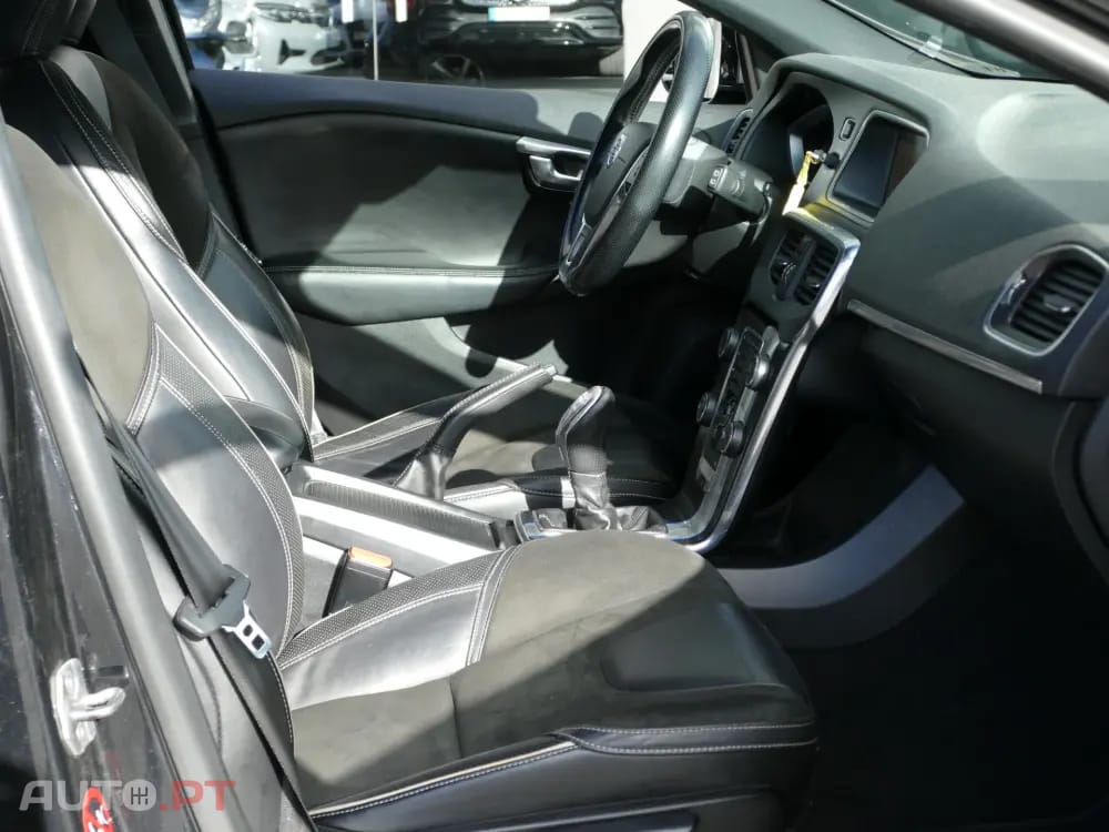 Volvo V40 1.6 D2 R-Design