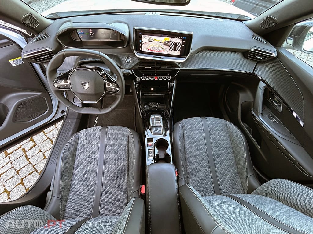 Peugeot E-2008 50 kWh Allure Pack