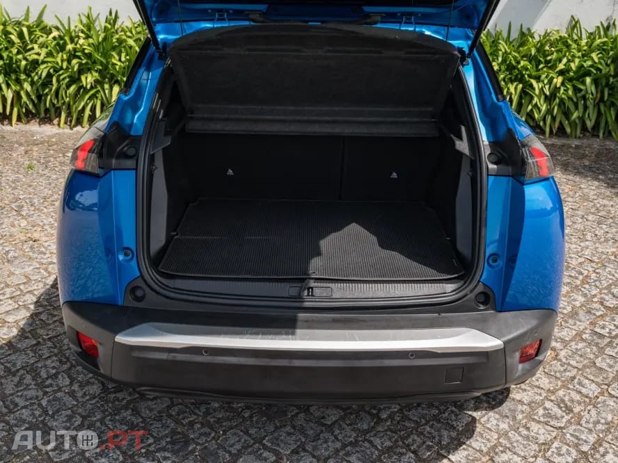 Peugeot E-2008 50 kWh GT