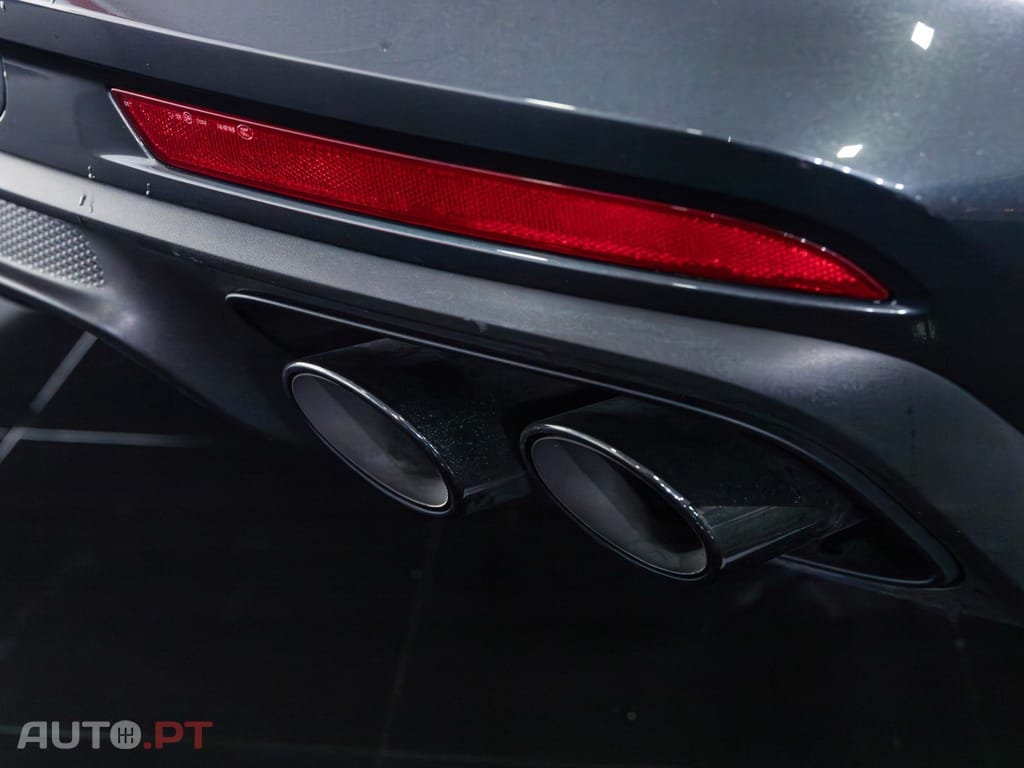 Porsche Panamera 4 E-Hybrid Platinum Edition