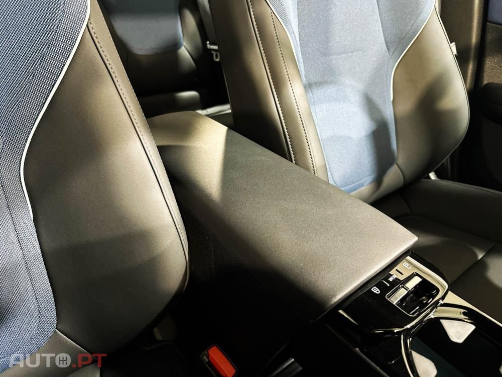 Volvo EX30 Single Motor Extended Range RWD Plus