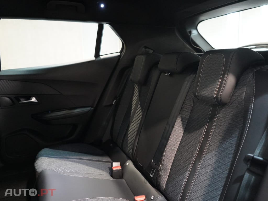 Peugeot 2008 1.2 Hybrid Allure e-DCS6