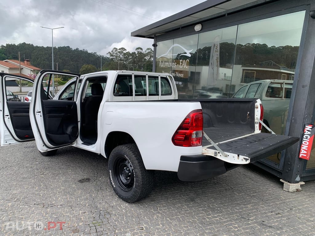 Toyota Hilux 2.4 D-4D 2WD CD