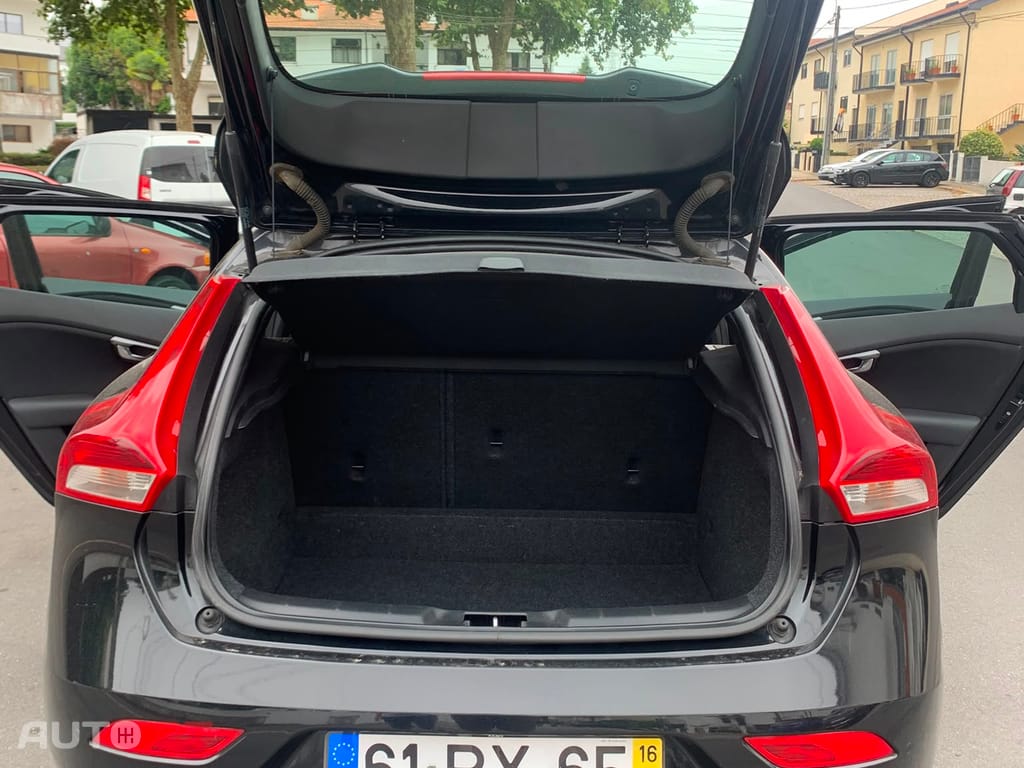 Volvo V40 D2