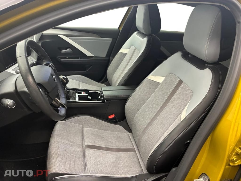 Opel Astra 1.2 T Elegance