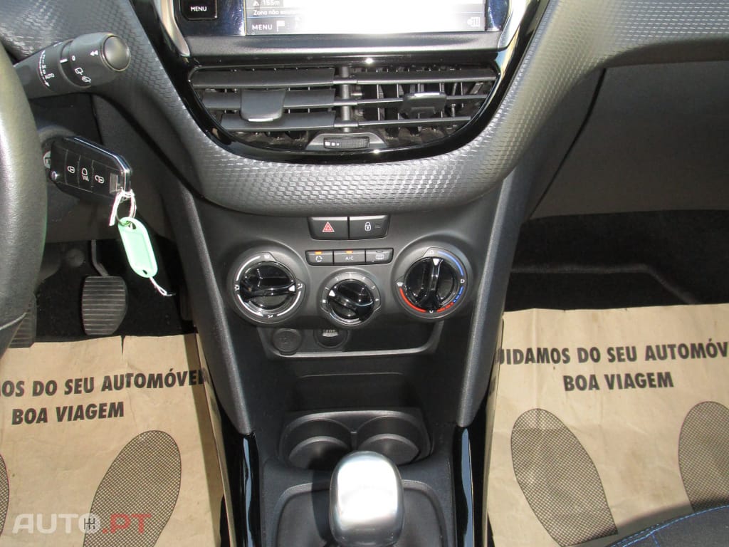 Peugeot 2008 1.2 PureTech Signature