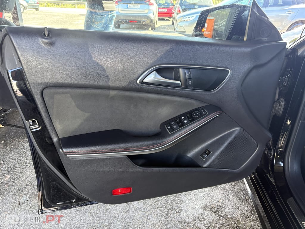 Mercedes-Benz CLA 180 AMG Line