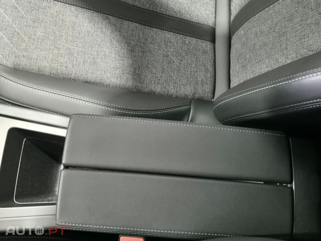 Peugeot 408 1.2 Hybrid Allure e-DCS6