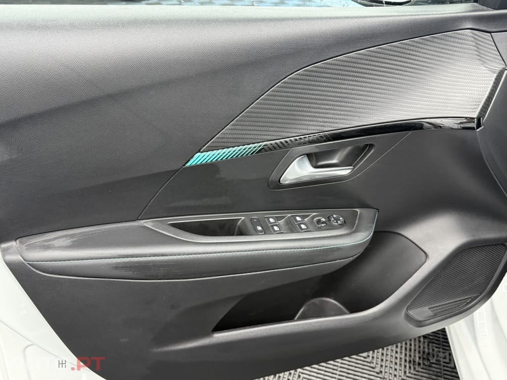 Peugeot E-208 50 kWh Allure Pack