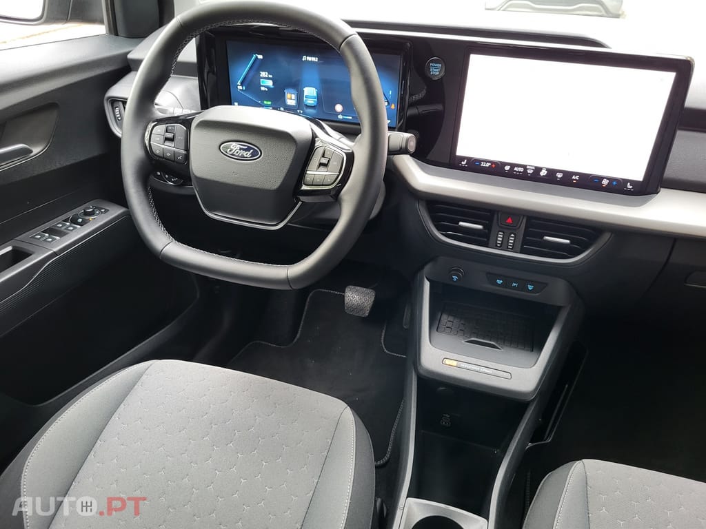 Ford Tourneo TITANIUM 43,6kWh 136CV