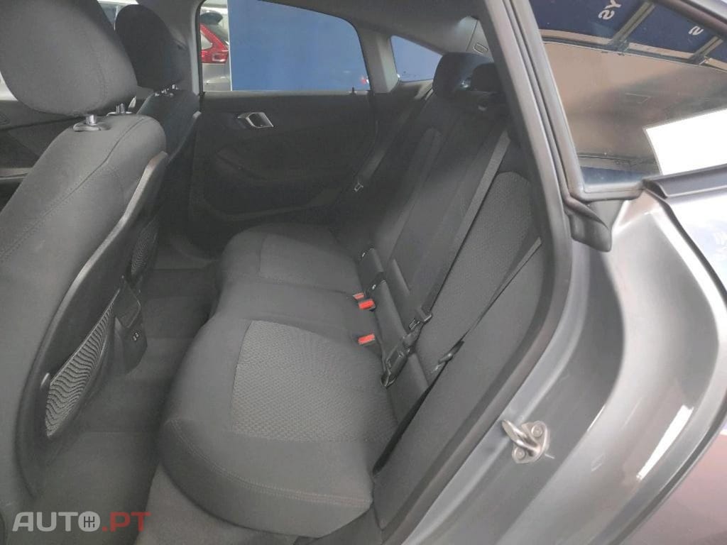 BMW 218 i Advantage