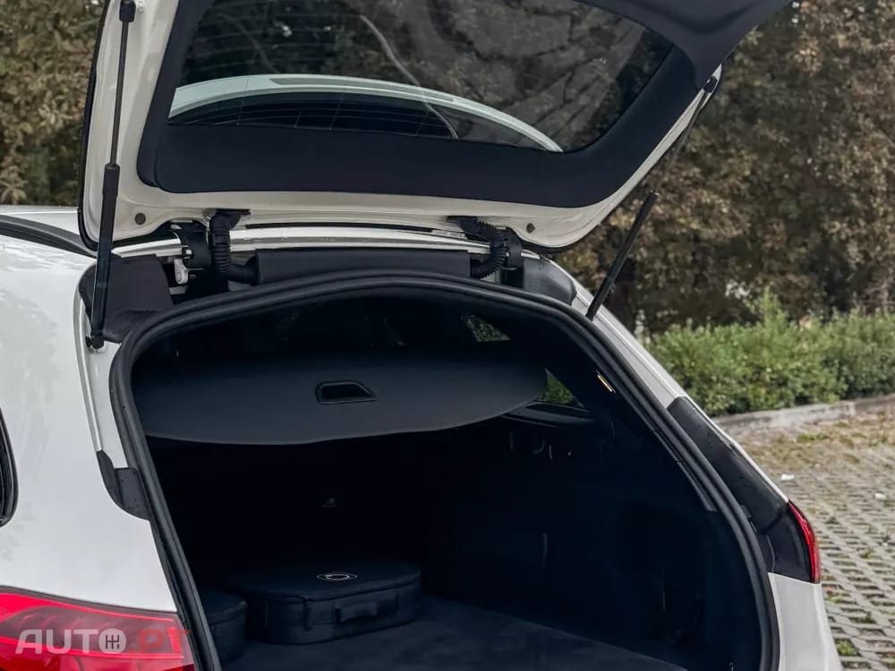 Mercedes-Benz C 300 e T 9G-TRONIC AMG Line Advanced