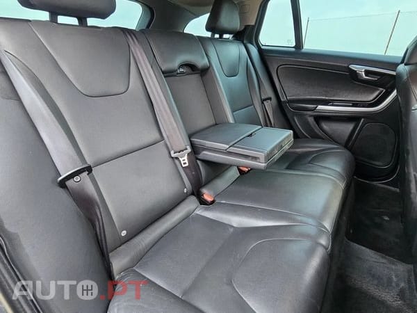 Volvo V60 D6 Plug-In-Hybrid AWD Geartronic Pure Limited