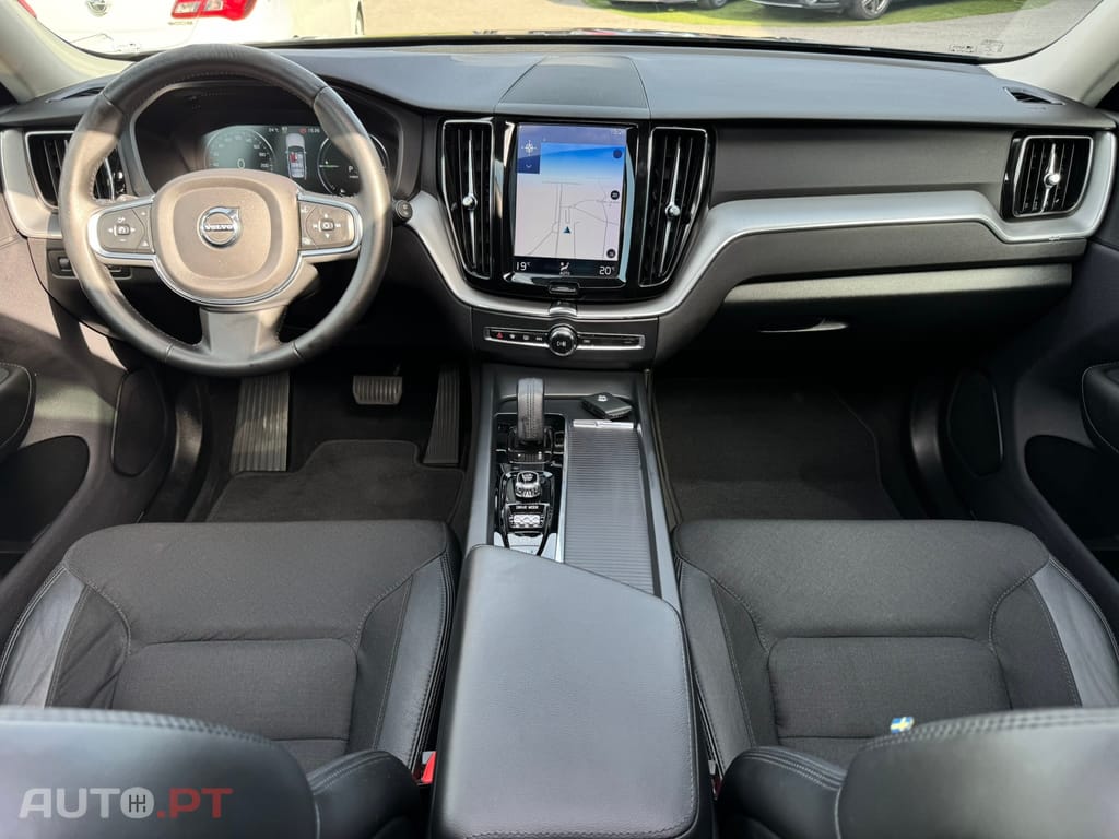 Volvo XC60 2.0 T8 PHEV Momentum Plus AWD
