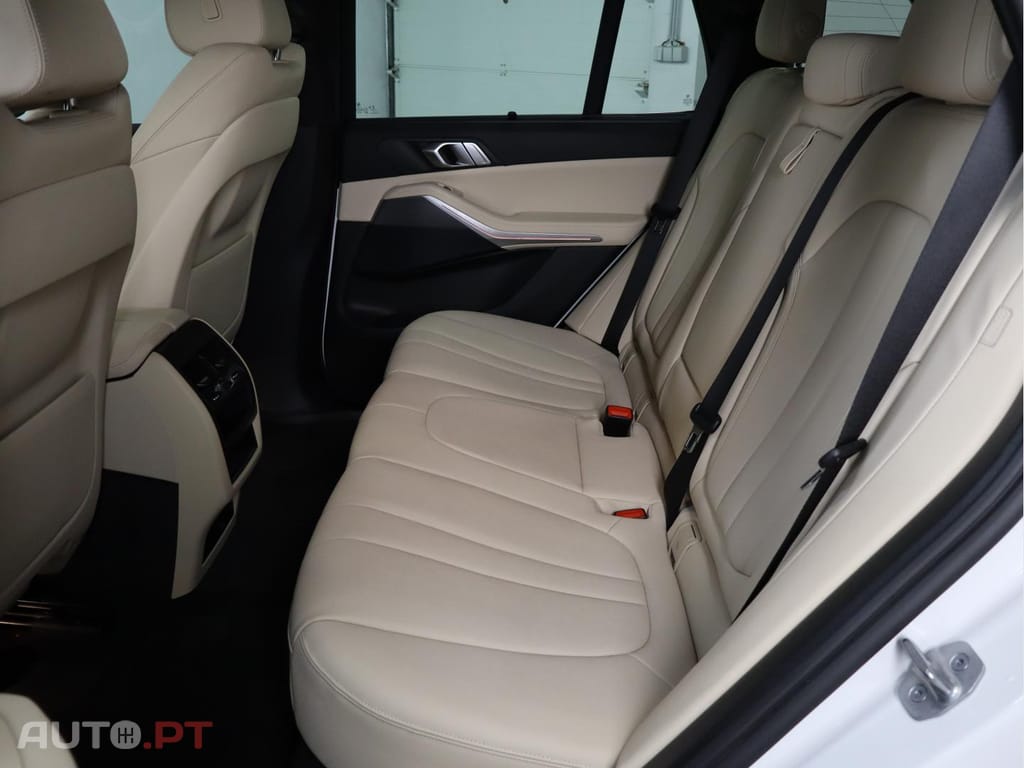 BMW X5 xDrive45e Auto Business