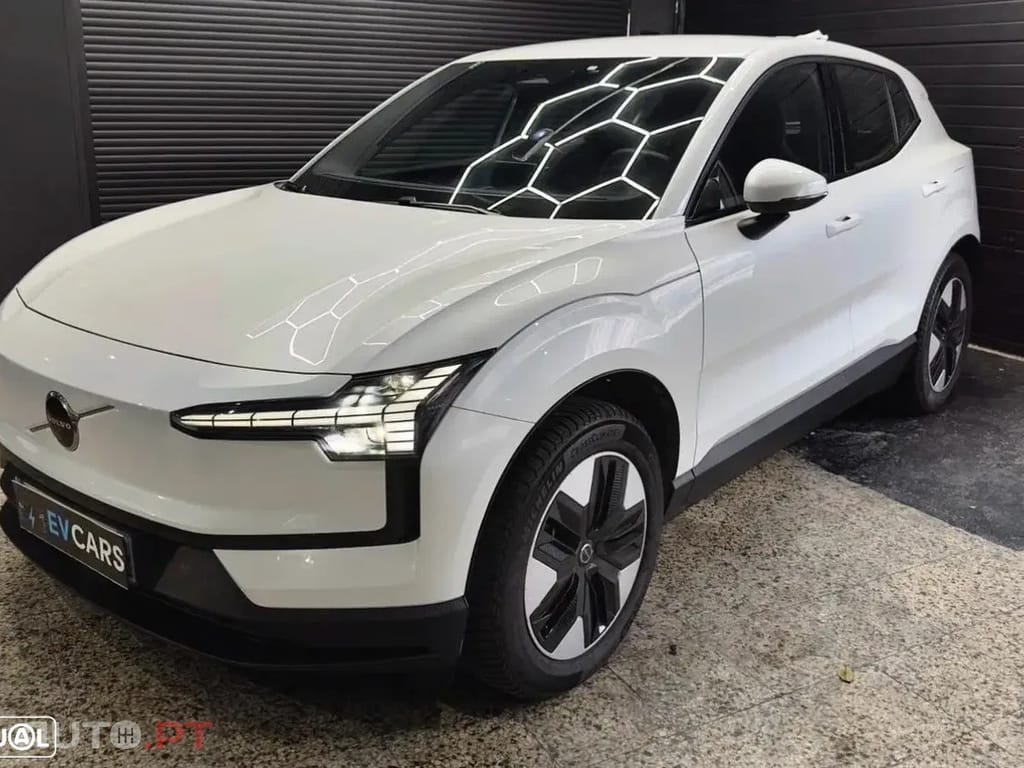 Volvo EX30 Single Motor Extended Range RWD Core