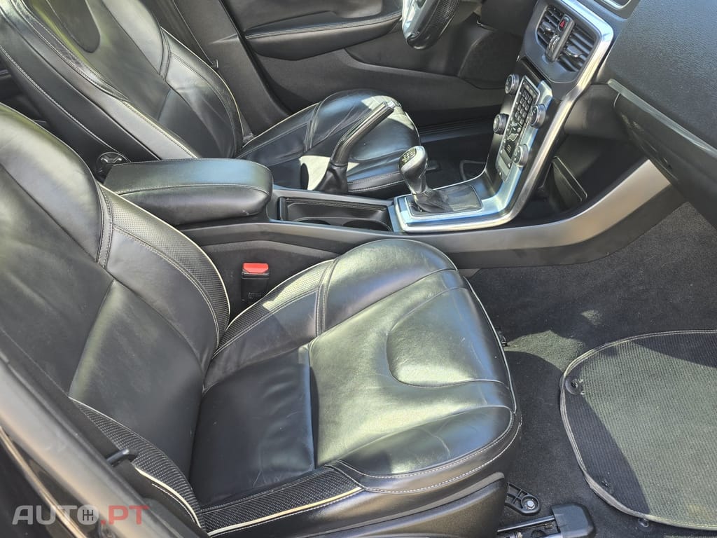 Volvo V40 2.0 D4 R-Design Summum