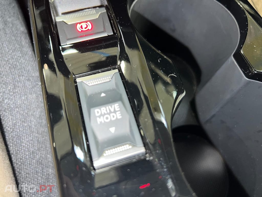 Peugeot E-208 50 kWh Style