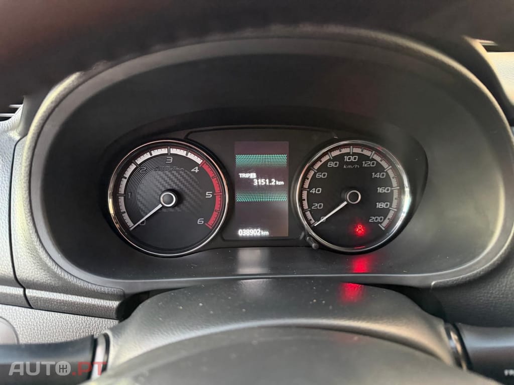 Mitsubishi L200 2.3 DI-D Strakar CD Connect Edition 4WD