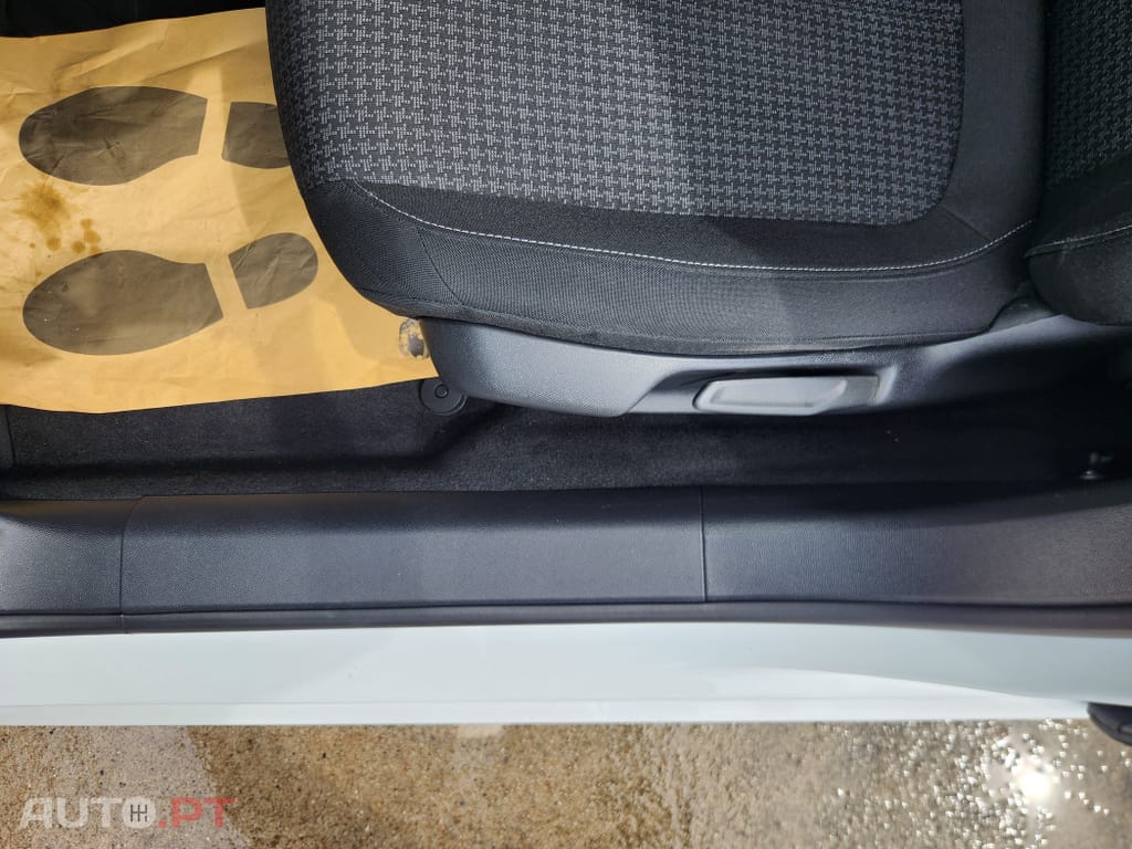 Peugeot 308 1.5 BlueHDi Business Line