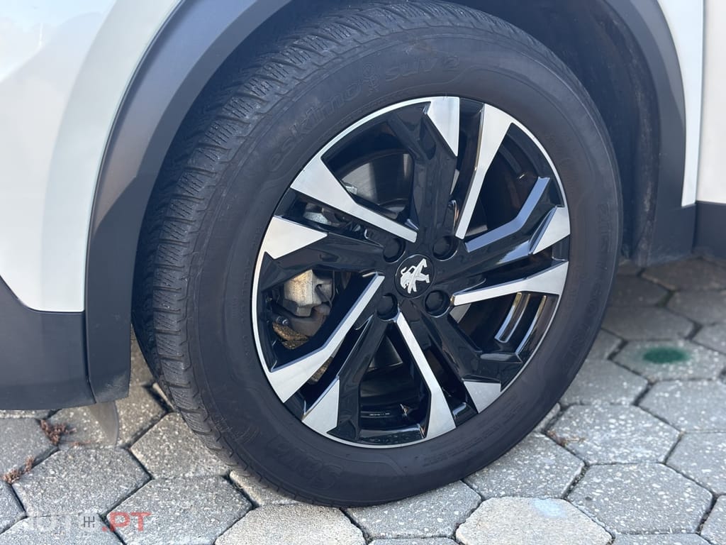 Peugeot E-2008 50 kWh Allure Pack