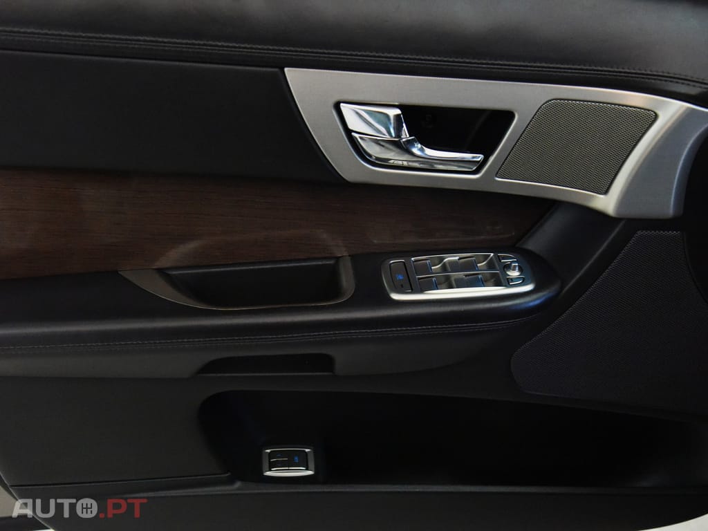 Jaguar XF 2.7 D V6 Luxury