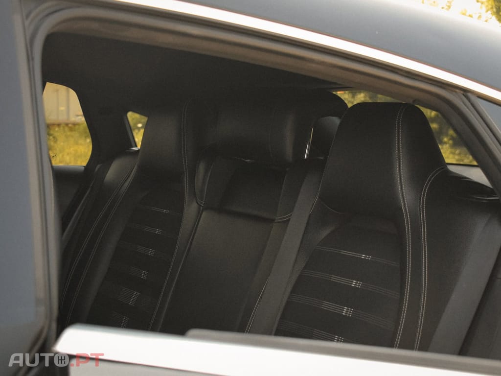 Mercedes-Benz CLA 180 180d