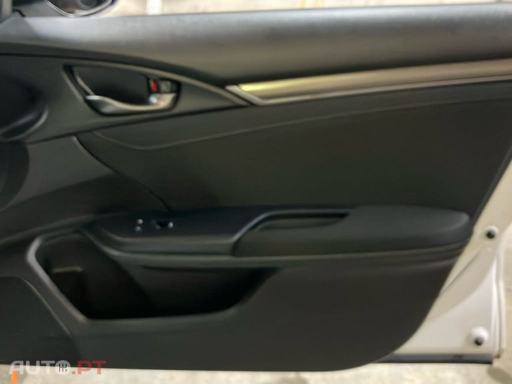 Honda Civic 1.0 i-VTEC Elegance