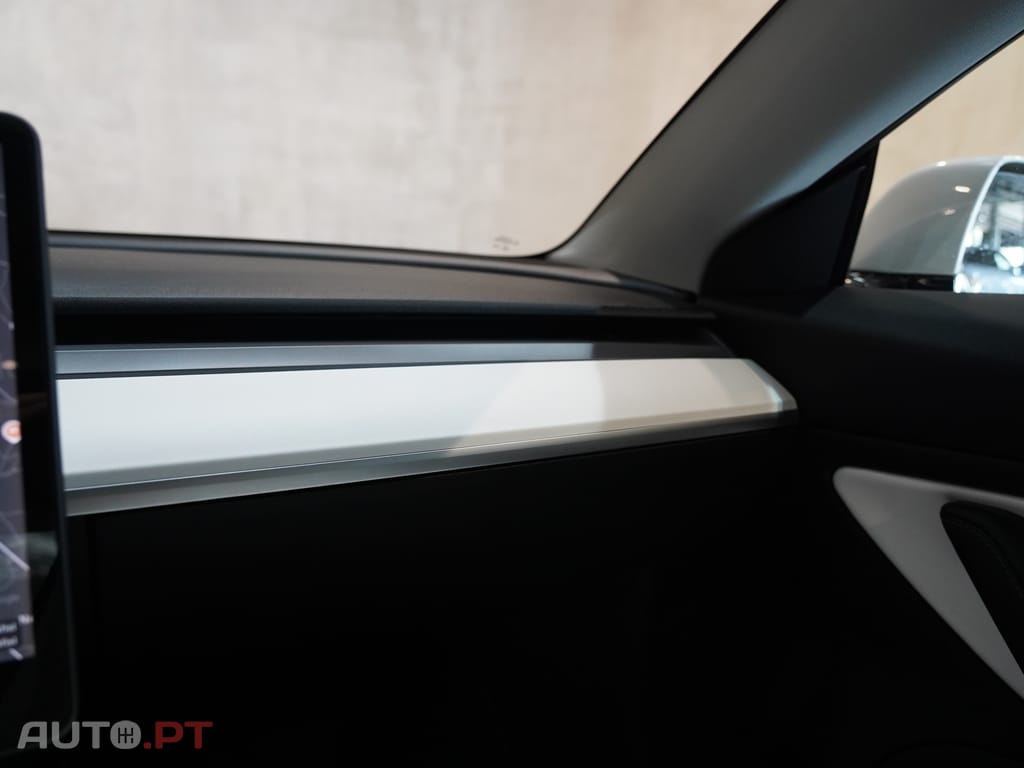 Tesla Model 3 Tração Traseira