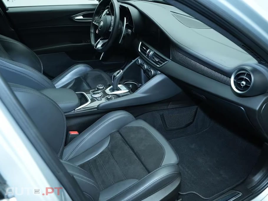 Alfa Romeo Giulia 2.9 V6 Bi-Turbo AT8 Quadrifoglio