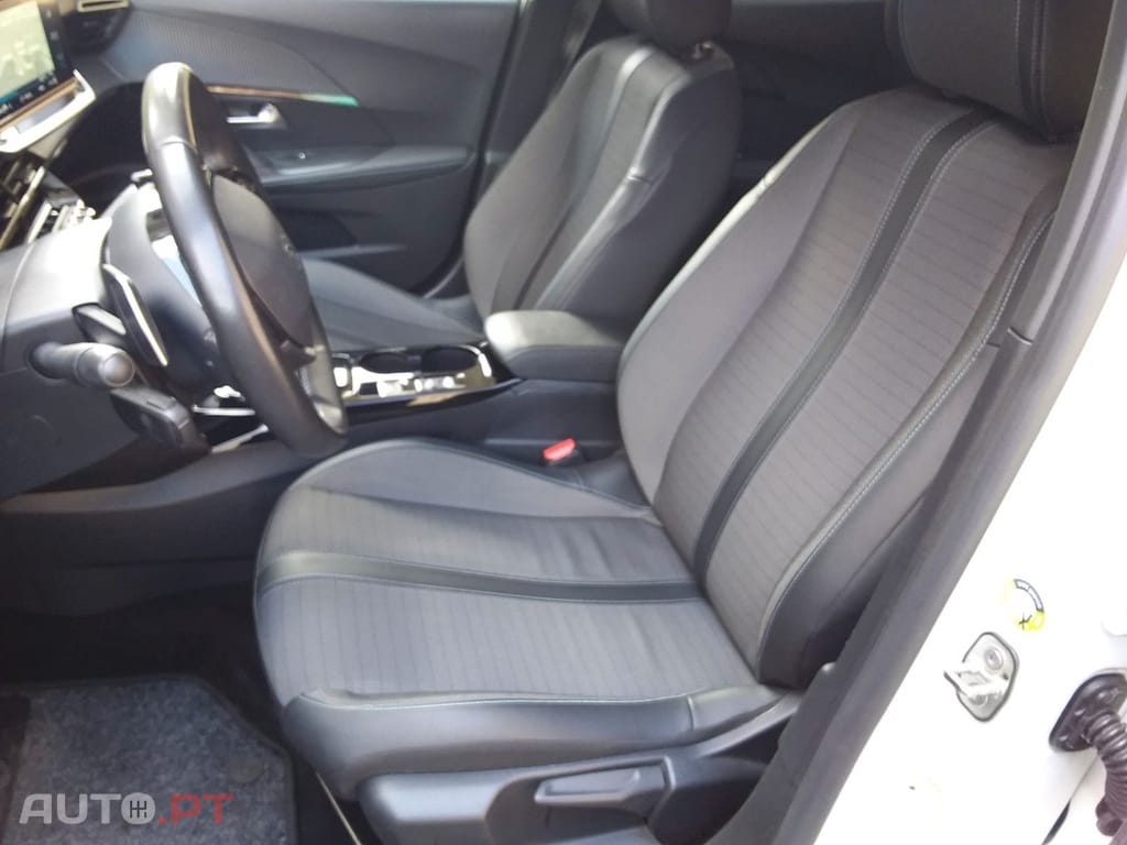 Peugeot 2008 BlueHDi ALLURE  EAT8