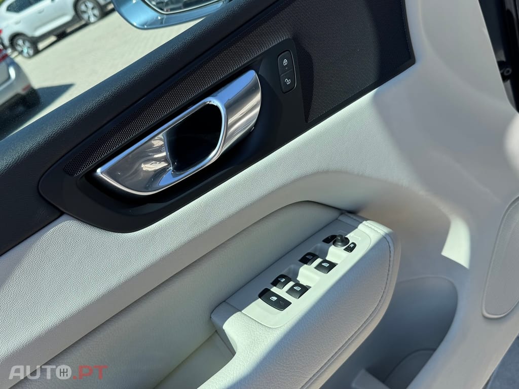Volvo XC60 2.0 B4 Momentum