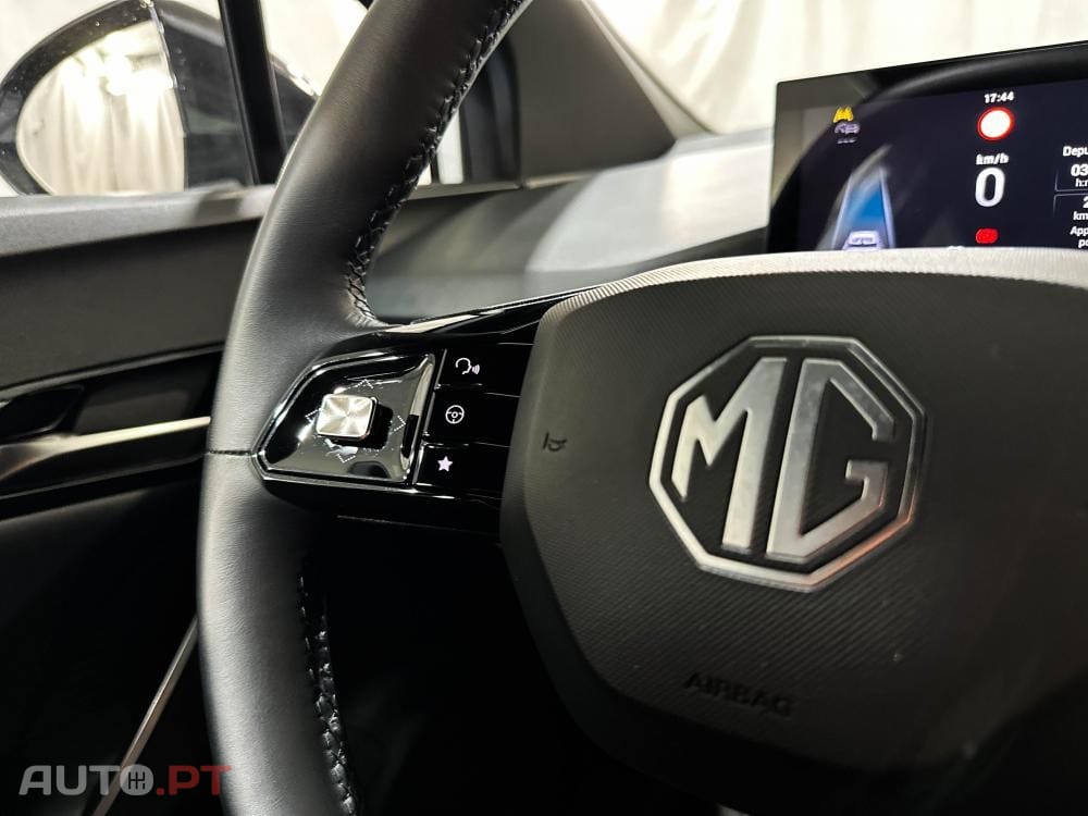 MG MG4 64 kWh Luxury